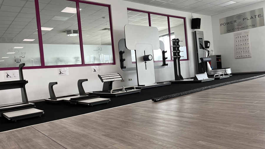 Freihantelbereich im B-FiT Neuendettelsau